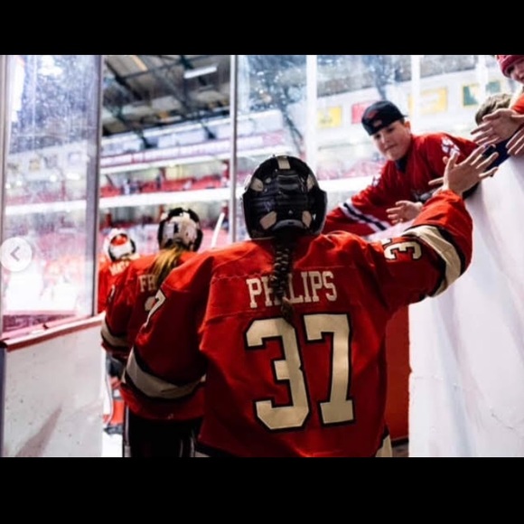 Meet your Posher, Gwyneth - Picture 3 of 6